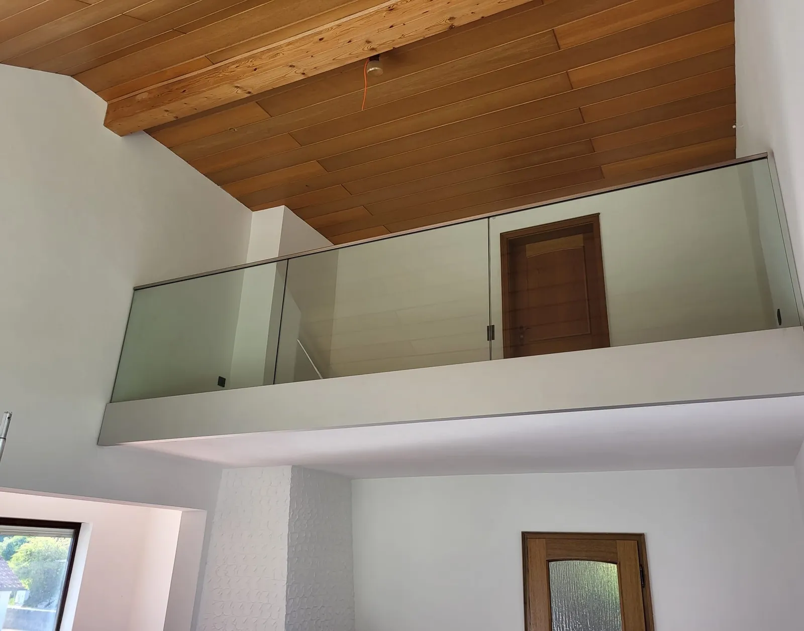 Ganzglasgeländer aus Eloxiertes Aluminium – Metallbau von Crond Studios, Walderbach