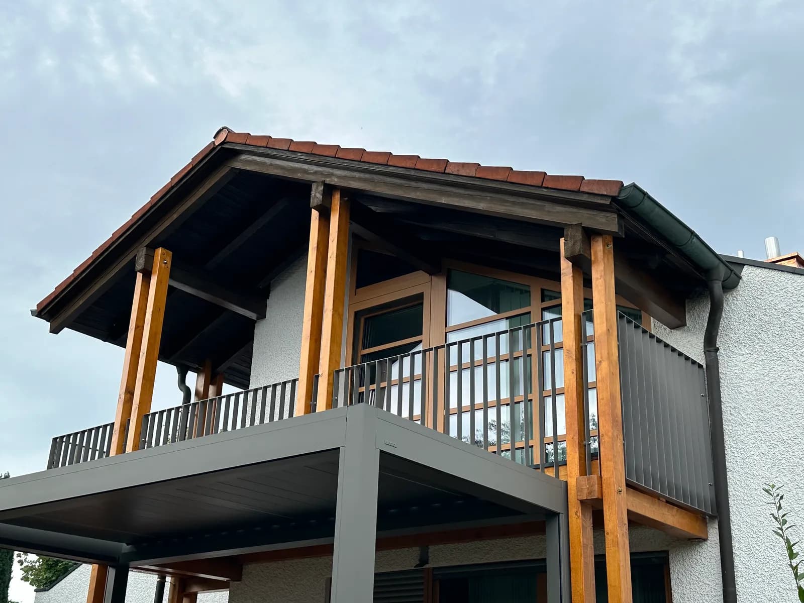 Balkongeländer aus Flachstahl – Metallbau von Crond Studios, Walderbach